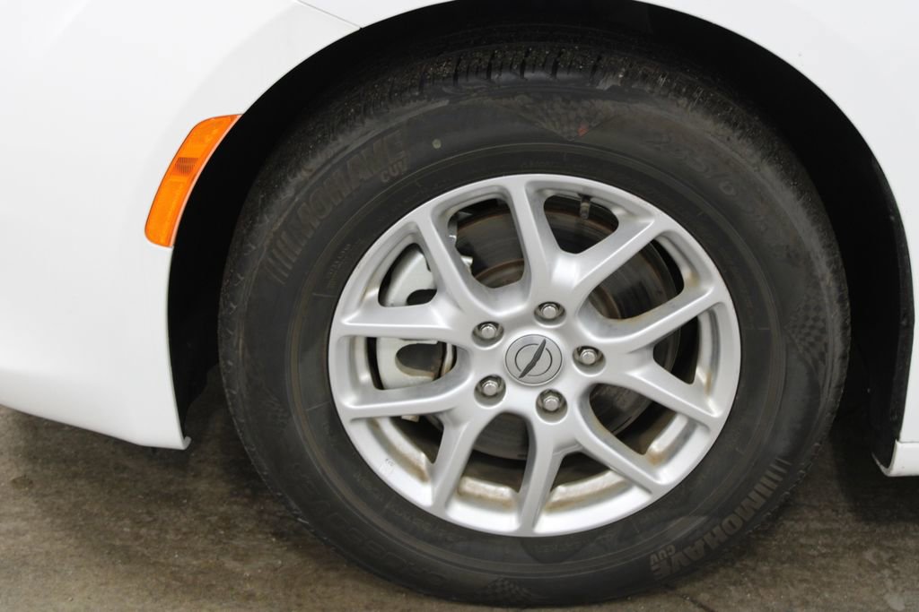 Used 2023 Chrysler Voyager LX image 45