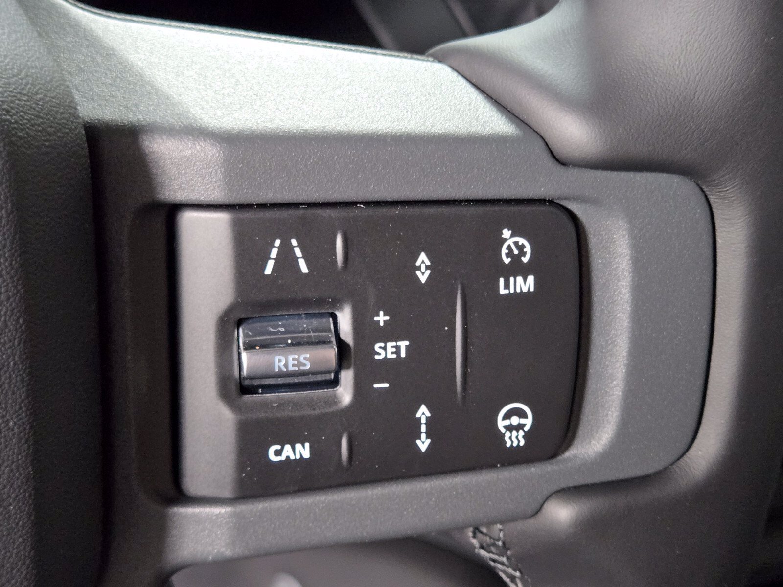 New 2026 Land Rover Defender 130 X-Dynamic SE AWD/4WD image 28