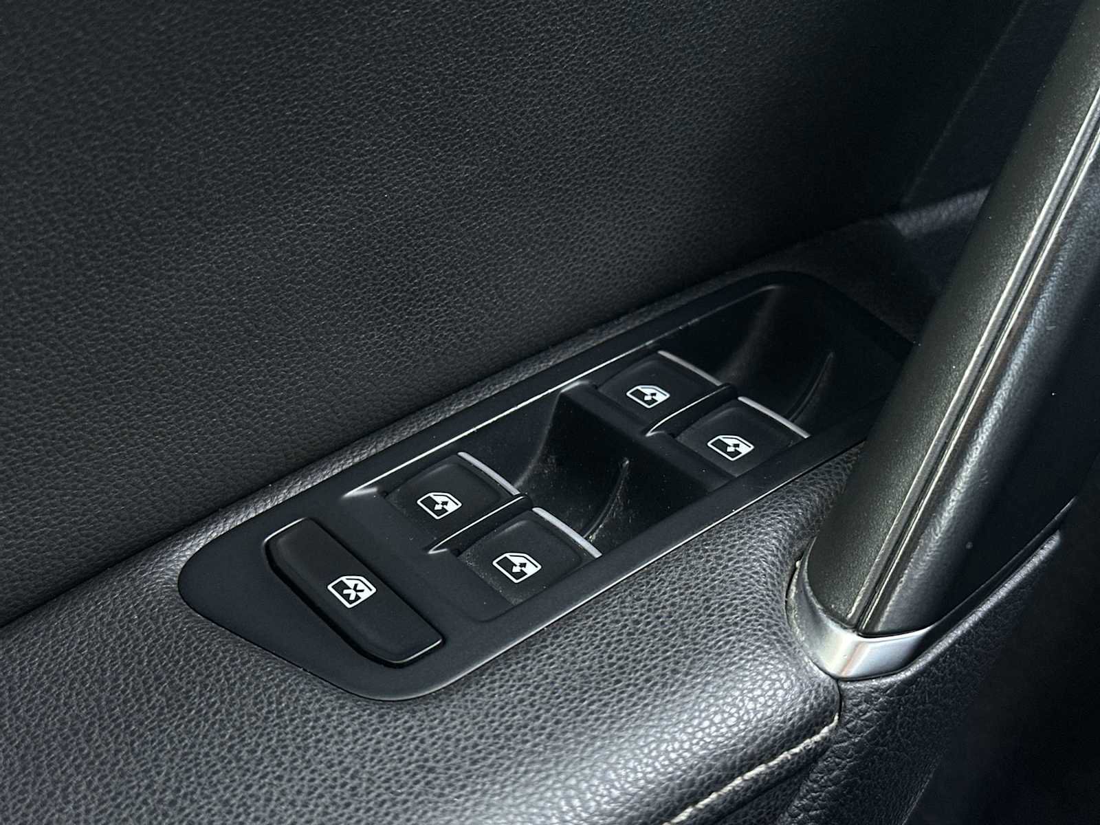 Used 2018 Volkswagen Golf R 4-Door image 15