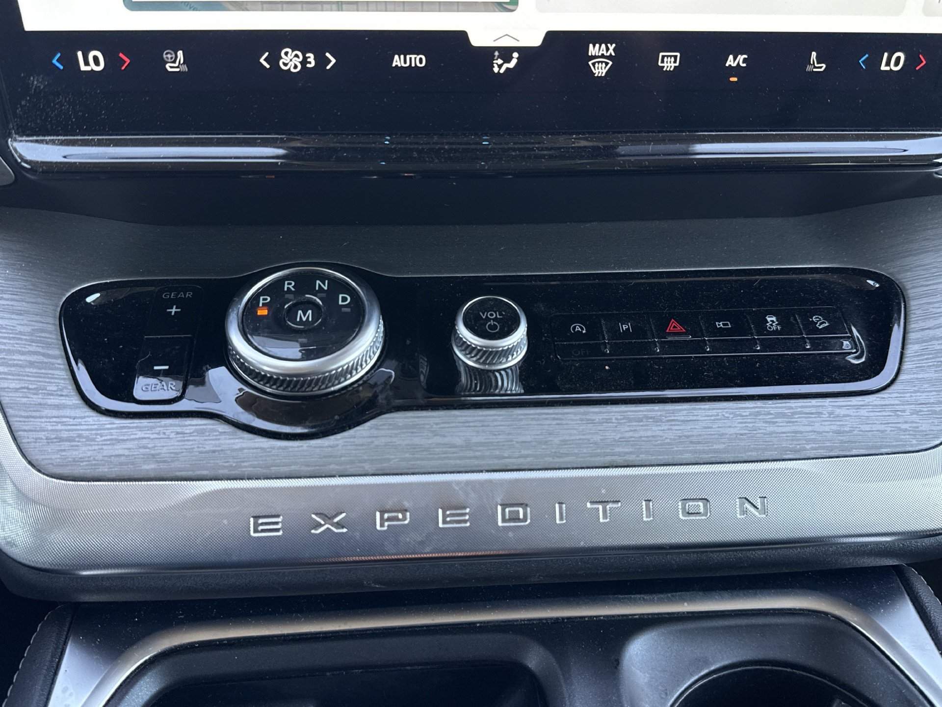 Used 2025 Ford Expedition Platinum AWD/4WD image 7