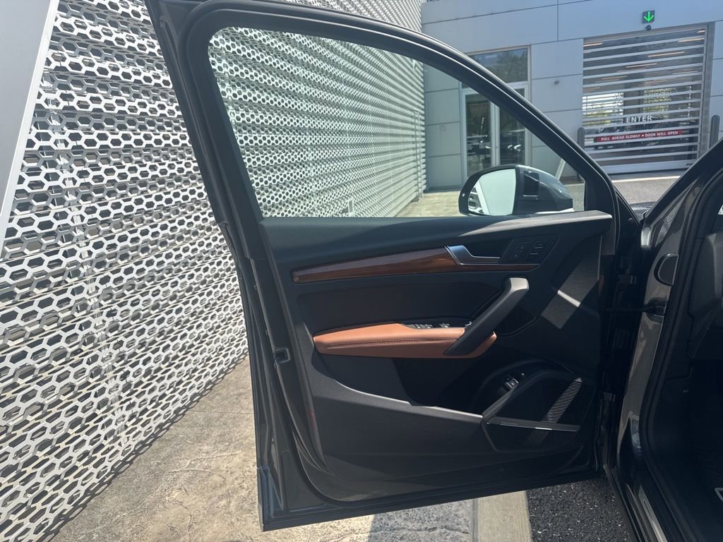 Certified 2023 Audi Q5 e Premium Plus w/ Premium Plus Package AWD/4WD image 44