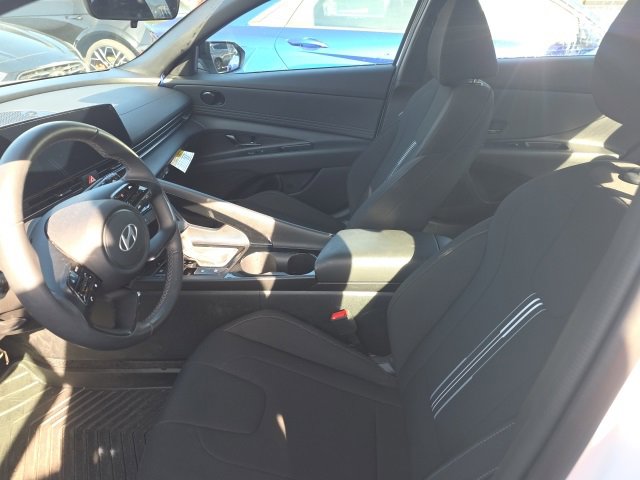 Used 2025 Hyundai Elantra SEL image 7
