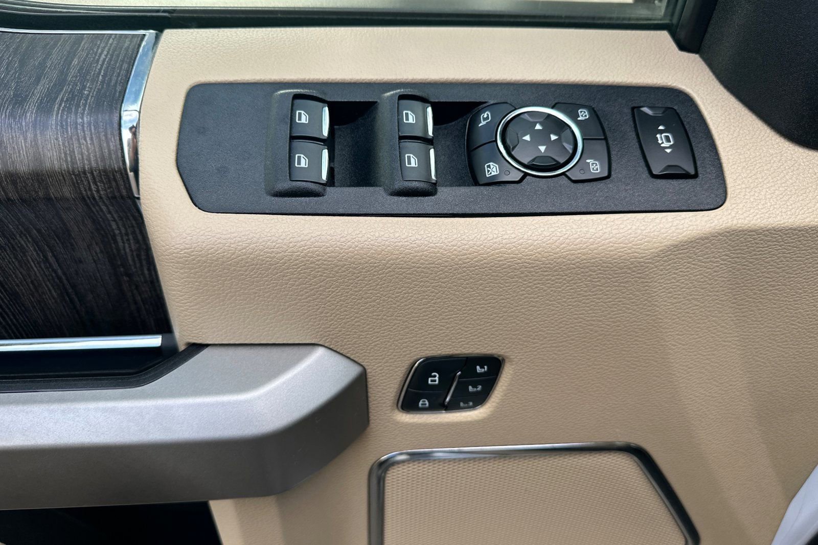 Used 2020 Ford F250 Lariat w/ Lariat Ultimate Package image 10