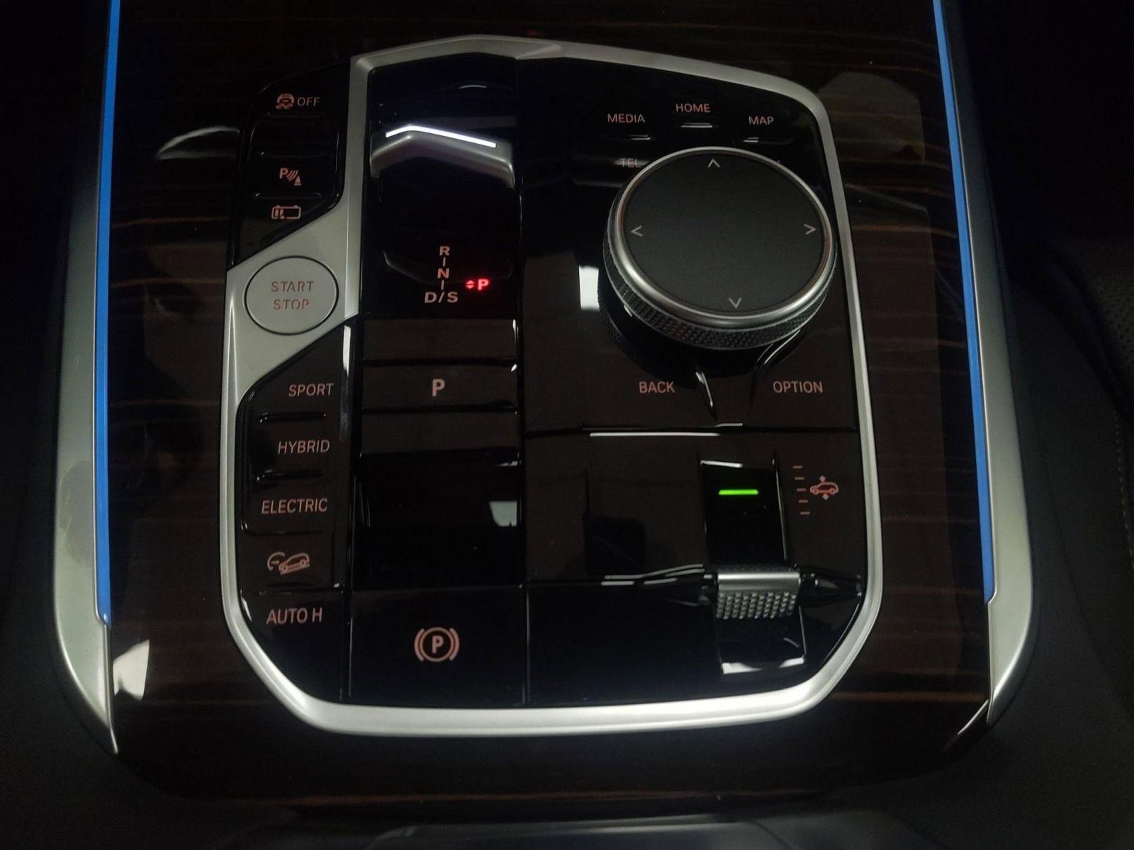 New 2026 BMW X5 xDrive50e image 14