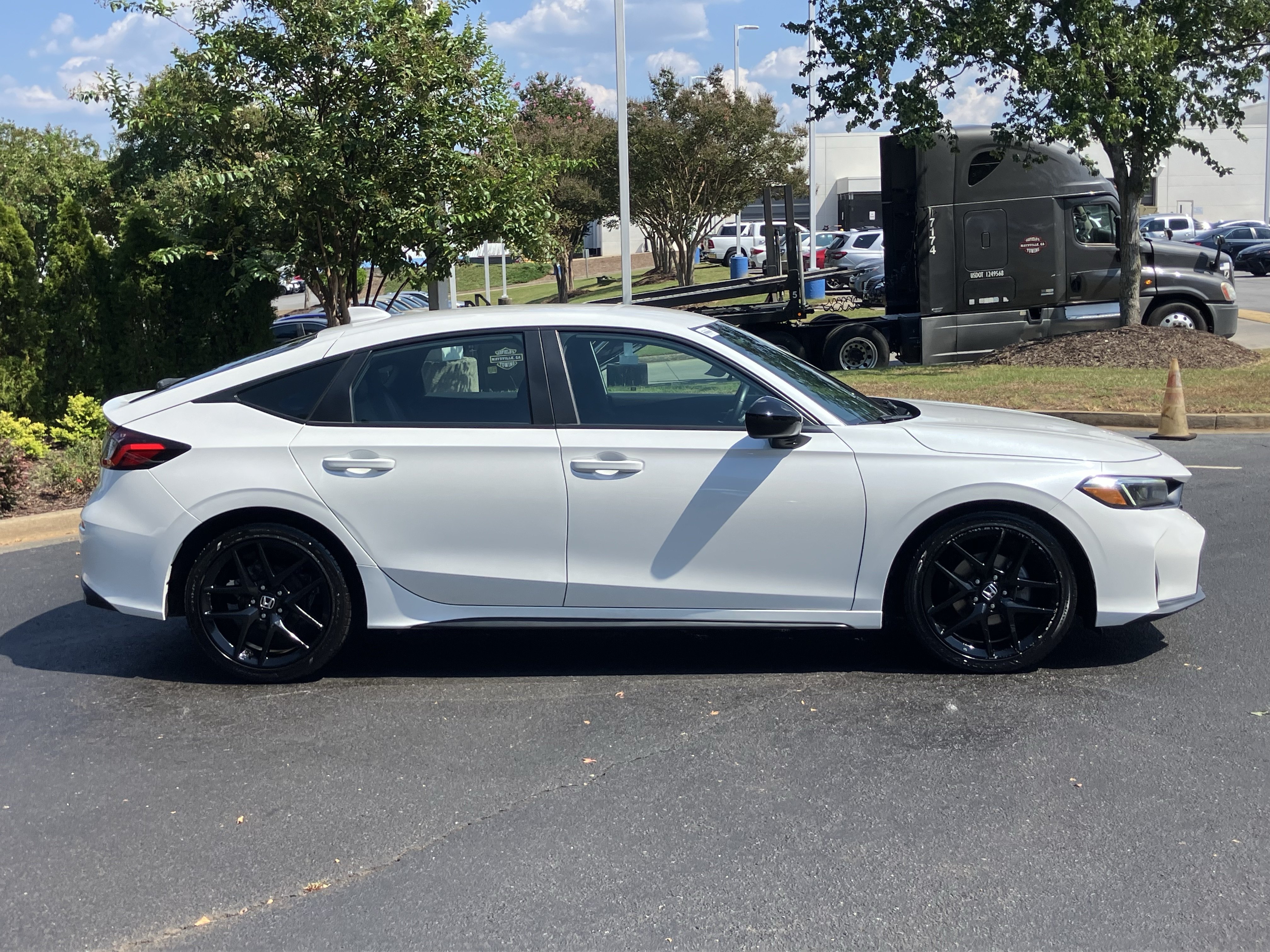 Used 2025 Honda Civic Sport image 11