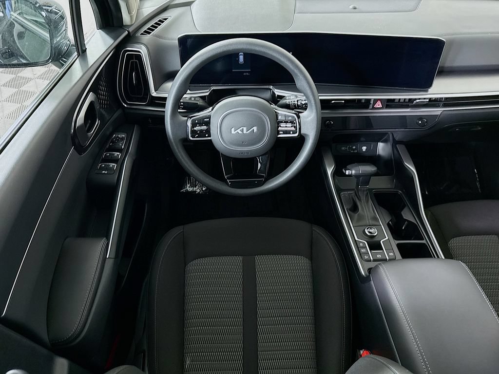 Certified 2025 Kia Sorento LX FWD image 4