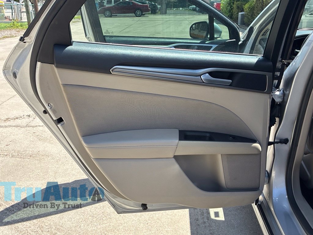 Used 2018 Ford Fusion SE w/ Fusion SE Technology Package FWD image 37