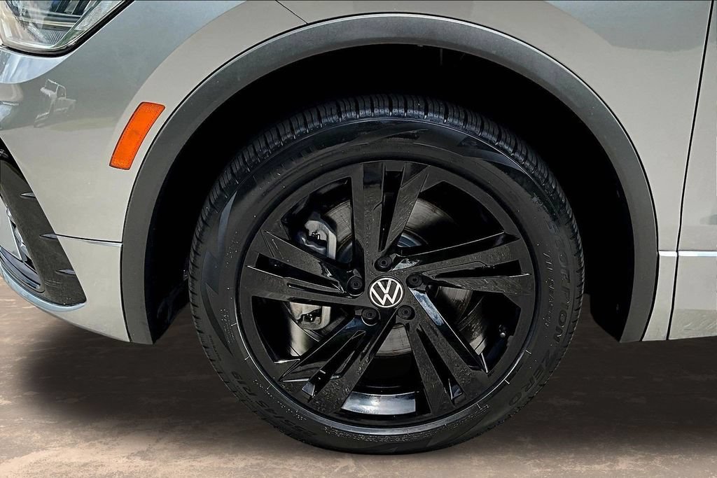 Used 2023 Volkswagen Tiguan SE R-Line FWD image 37