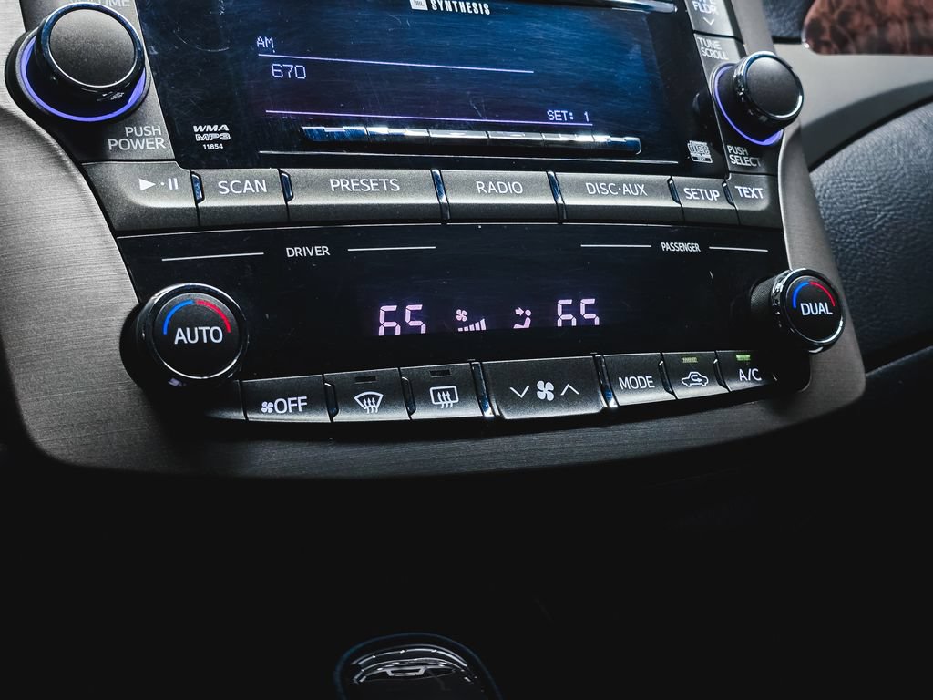Used 2012 Toyota Avalon Limited FWD image 27