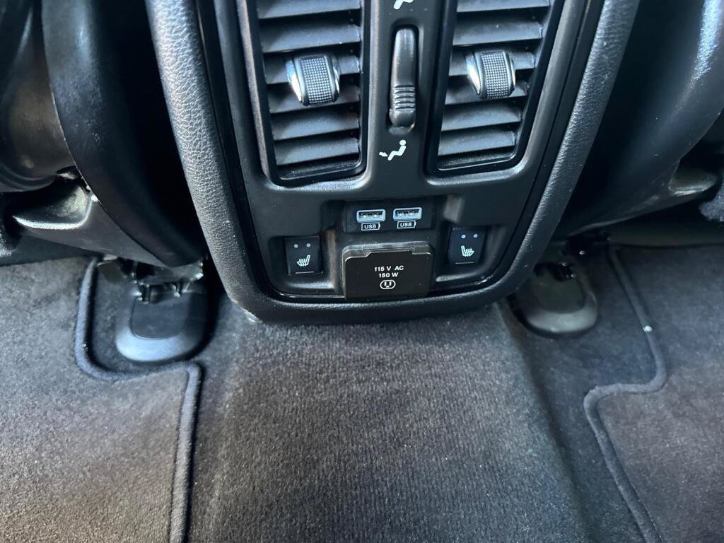 Used 2022 Dodge Durango R/T w/ Tow 'N Go Package AWD/4WD image 8