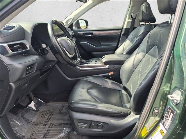 Used 2023 Toyota Highlander Platinum FWD image 17
