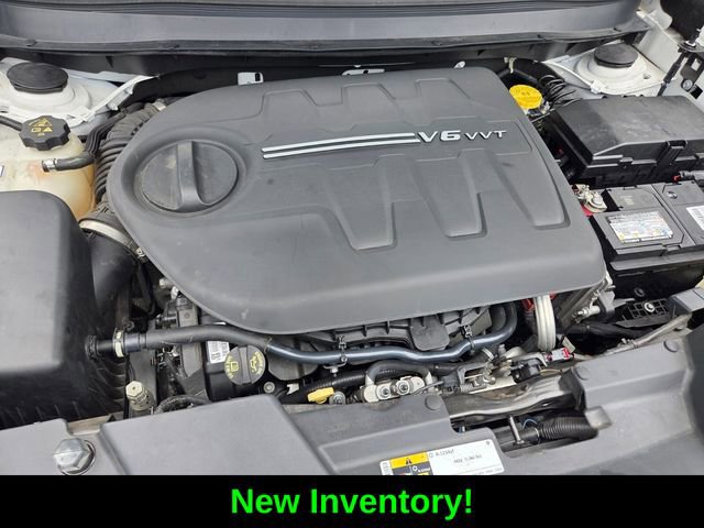 Used 2018 Jeep Cherokee Latitude w/ Altitude Package FWD image 17