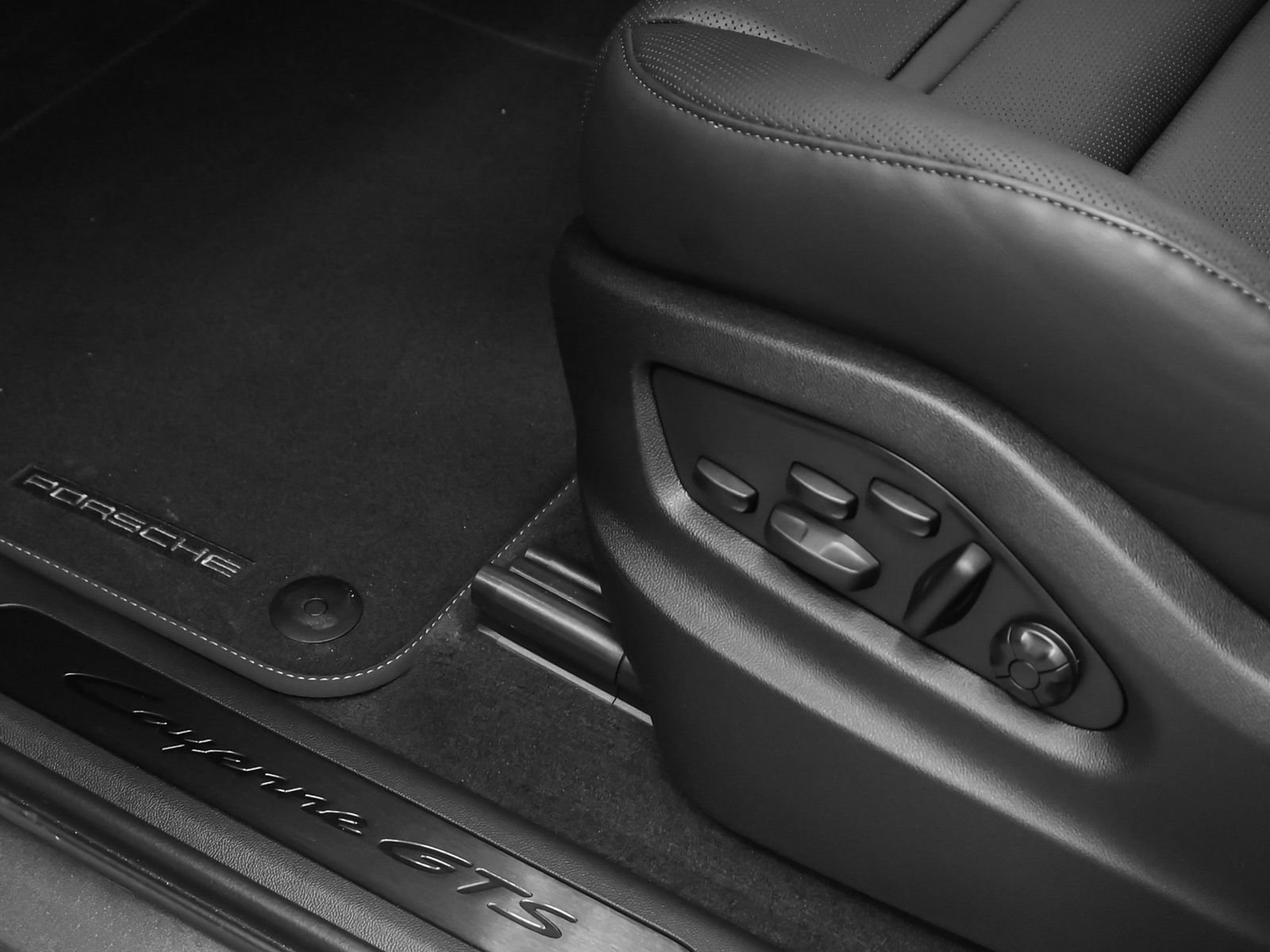 New 2026 Porsche Cayenne GTS AWD/4WD image 34