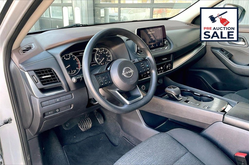 Used 2023 Nissan Rogue SV image 14