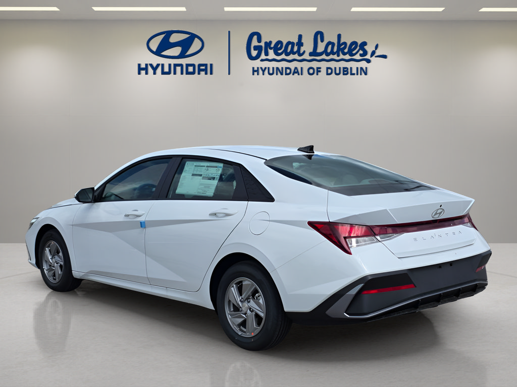 New 2026 Hyundai Elantra SE FWD image 3