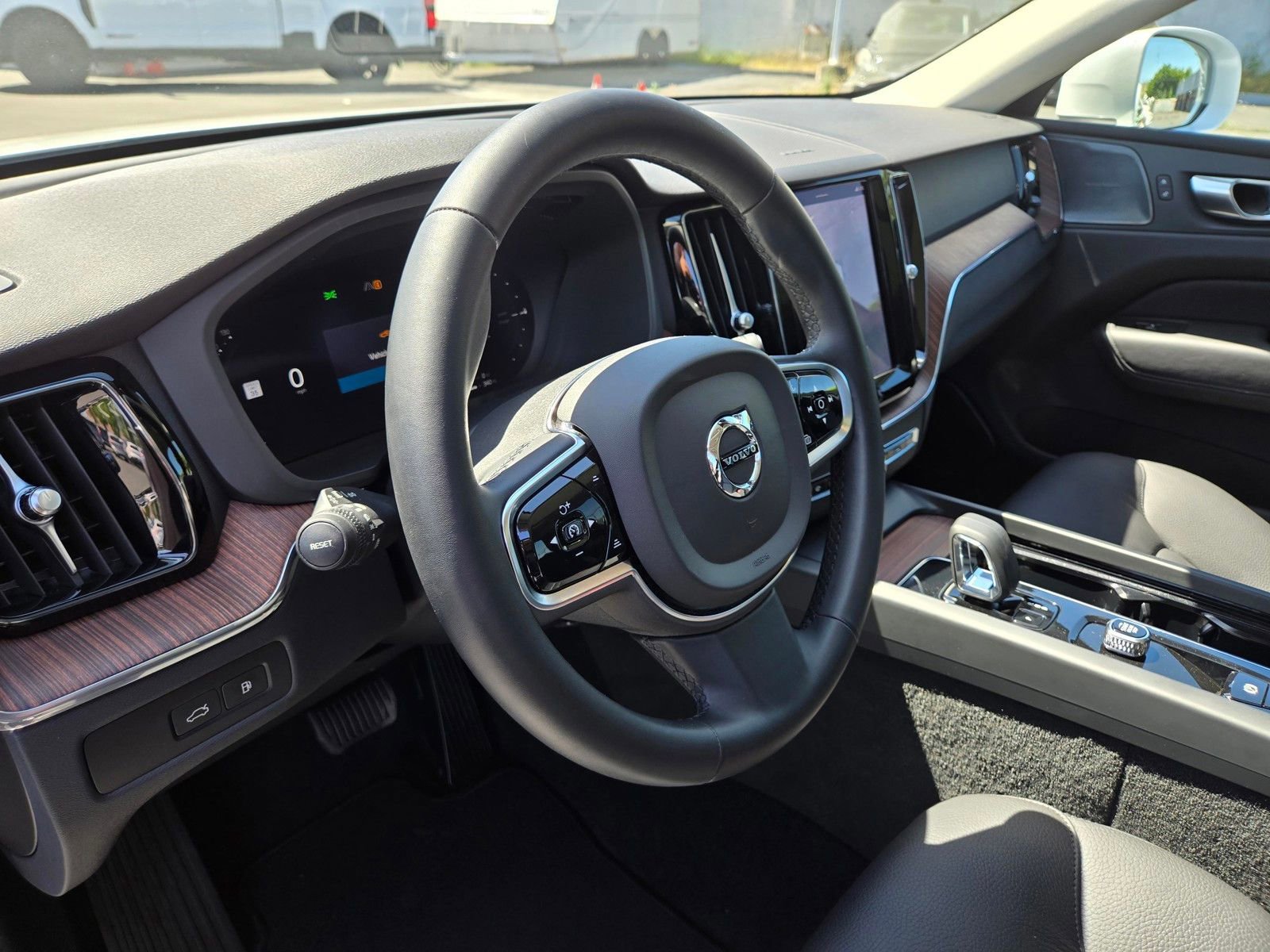 Used 2023 Volvo XC60 T8 Plus AWD/4WD image 11