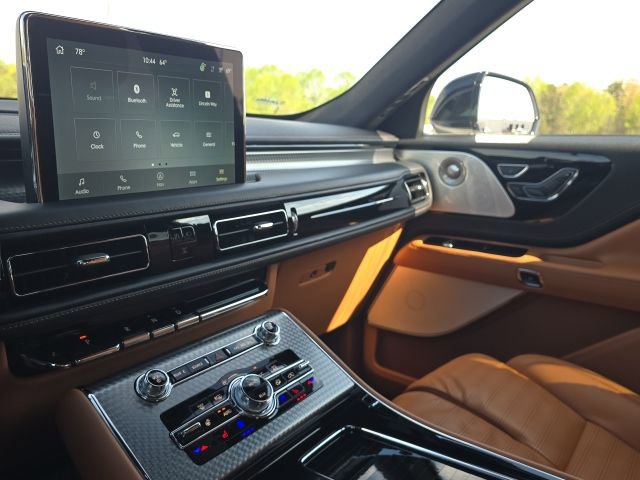 Used 2023 Lincoln Aviator Black Label w/ Dynamic Handling Package image 29