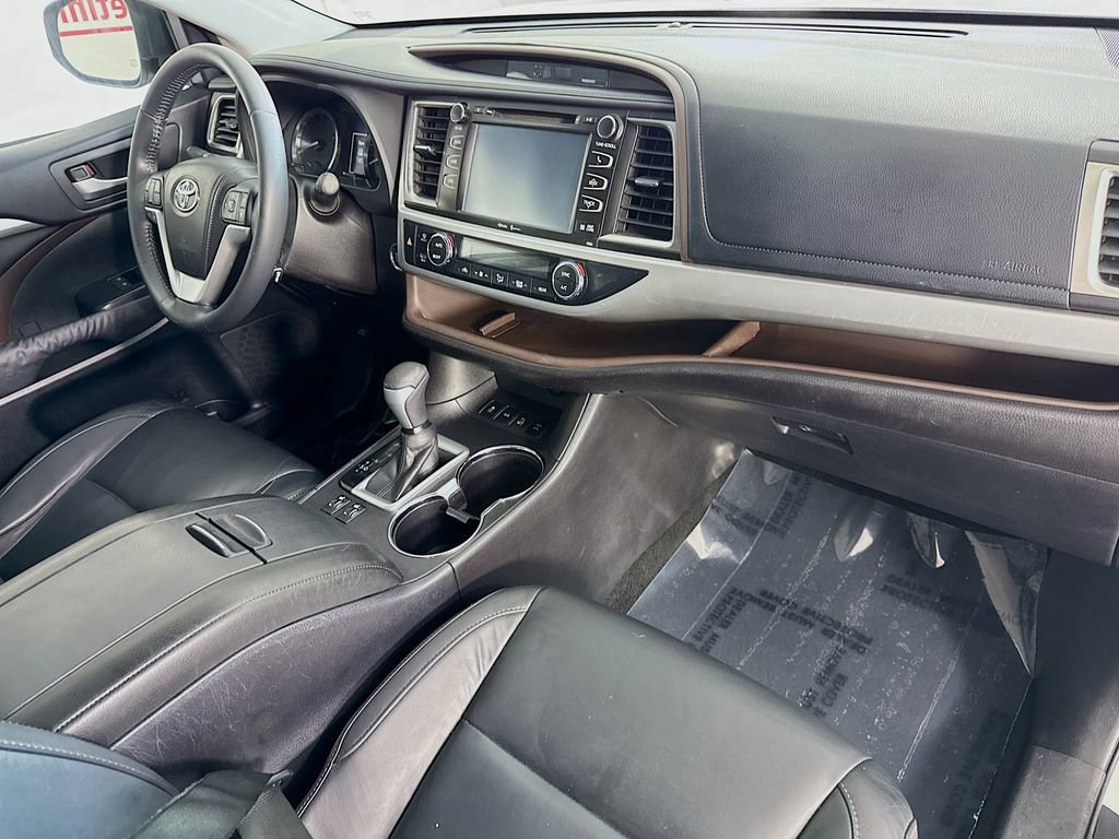 Used 2014 Toyota Highlander XLE AWD/4WD image 36