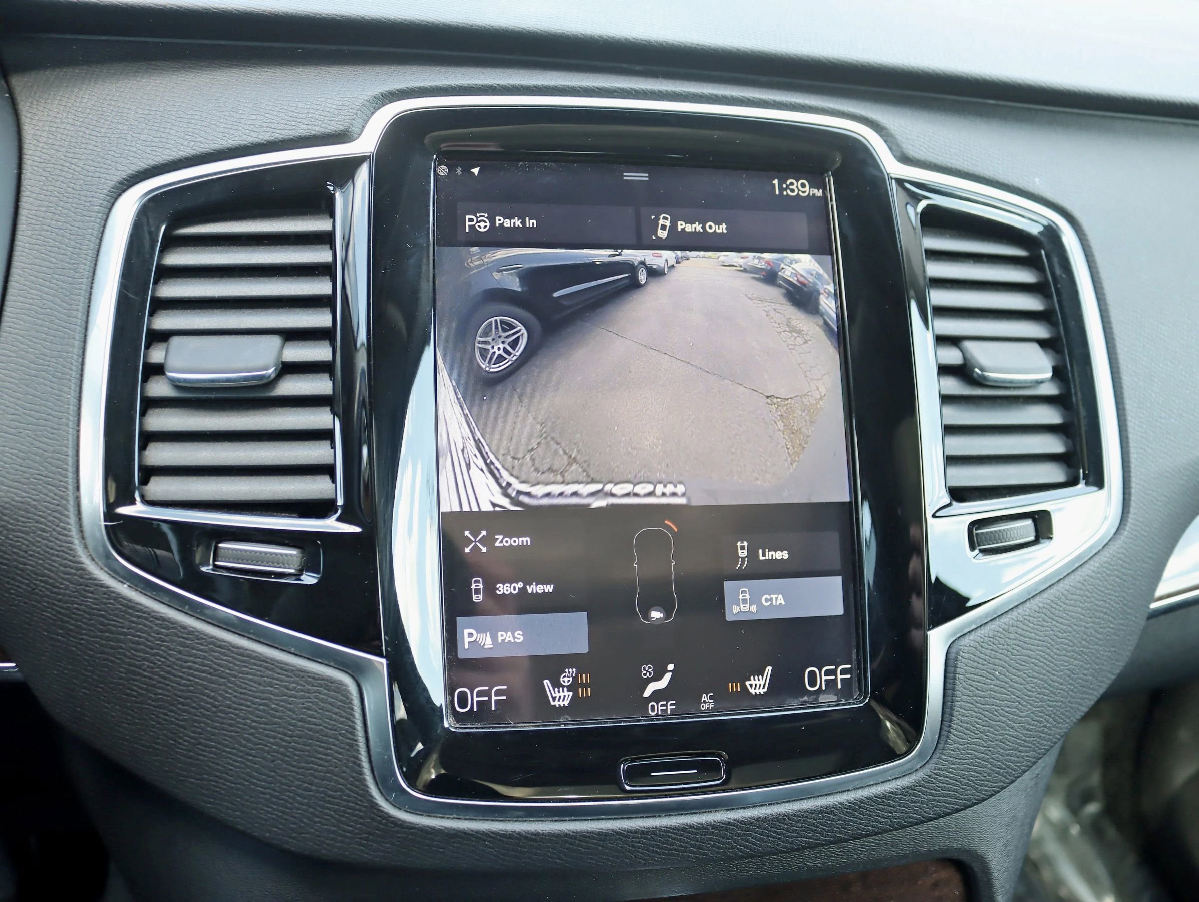 Used 2017 Volvo XC90 T6 Momentum w/ Vision Package image 24