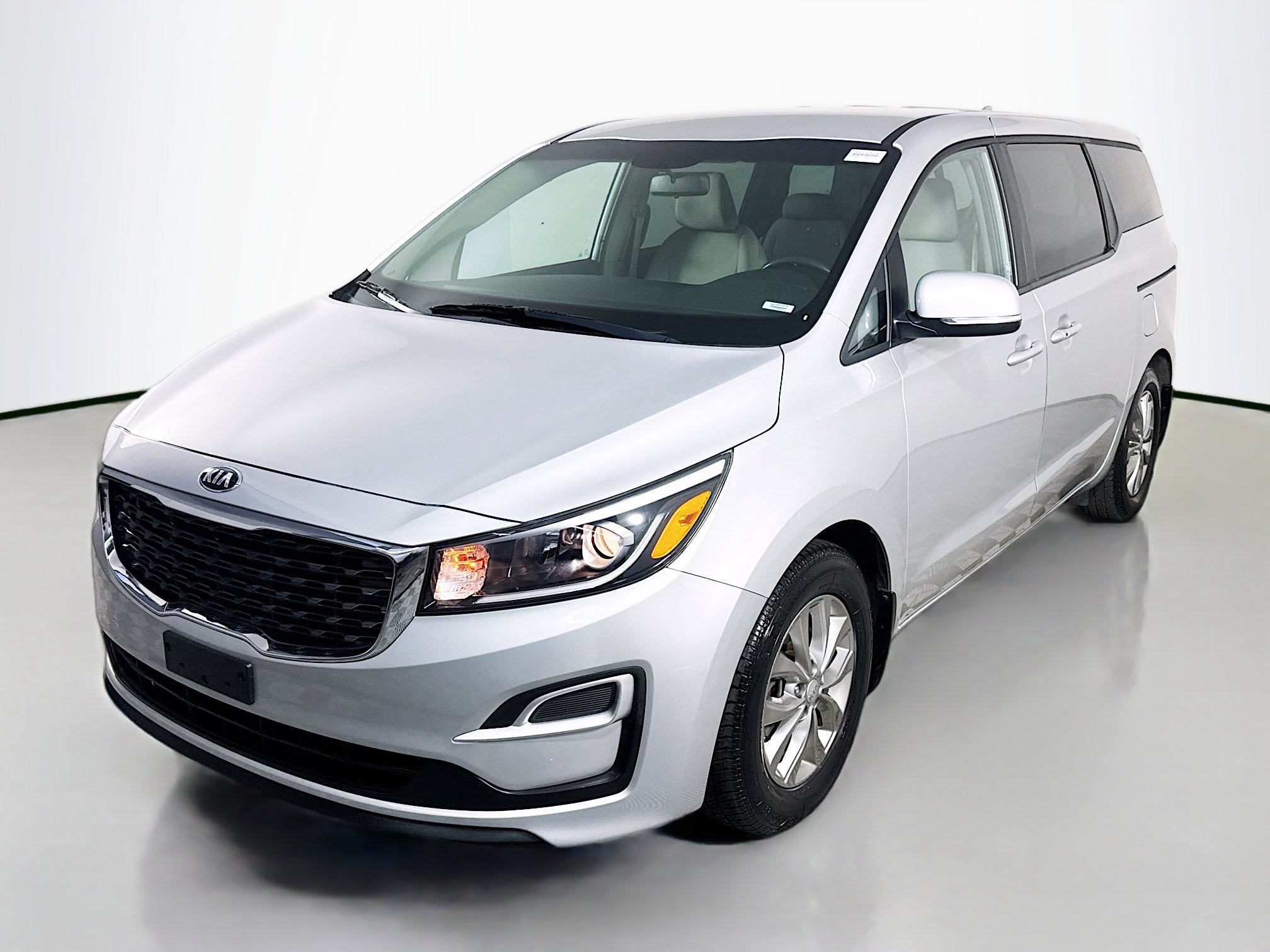 Used 2019 Kia Sedona LX image 4