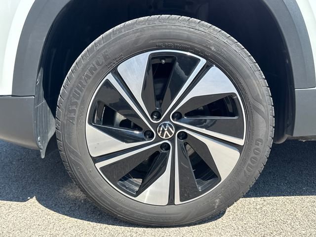 Used 2025 Volkswagen Taos SE image 42