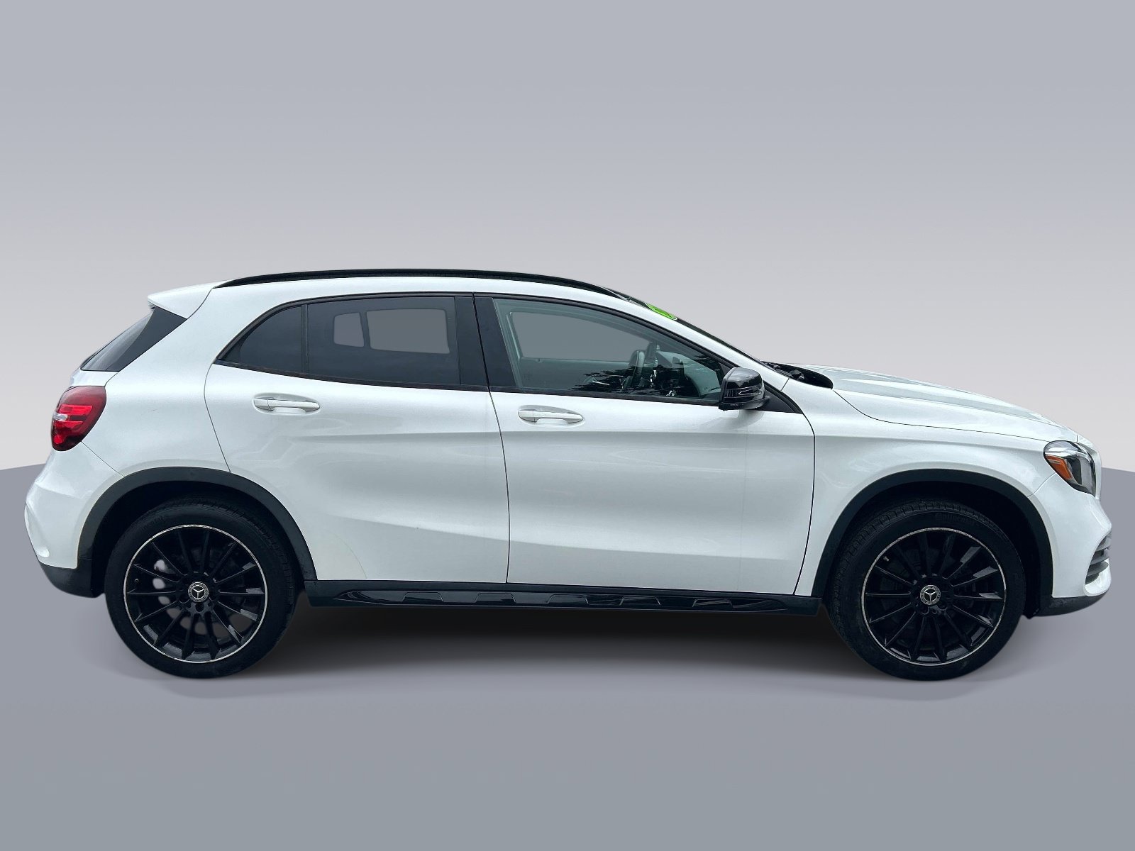 Used 2018 Mercedes-Benz GLA 250 4MATIC image 2