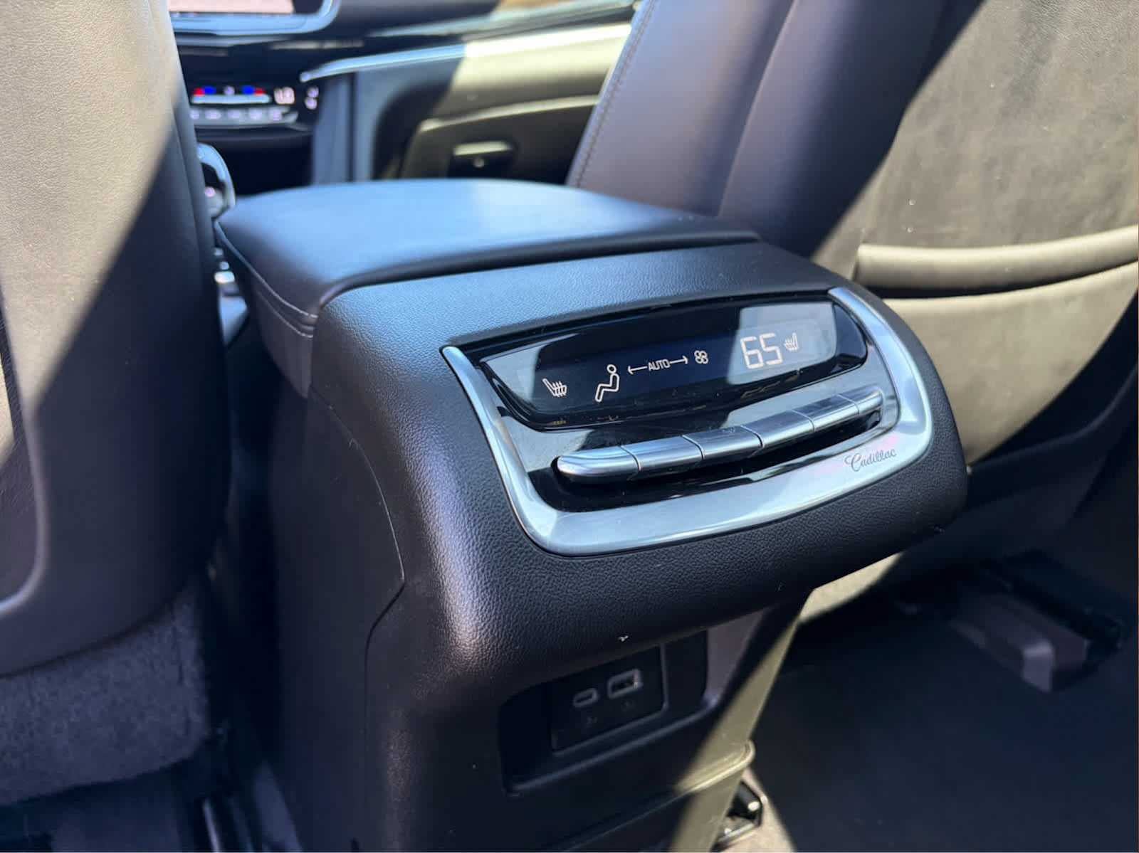 Used 2024 Cadillac XT6 Premium Luxury w/ Platinum Package AWD/4WD image 48