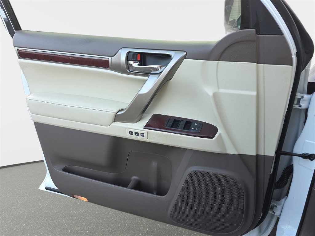 Used 2015 Lexus GX 460 image 28