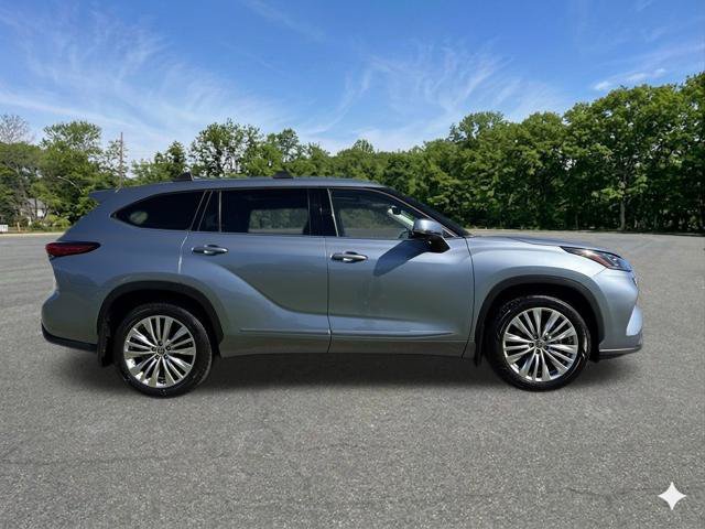 Used 2023 Toyota Highlander Platinum AWD/4WD image 10