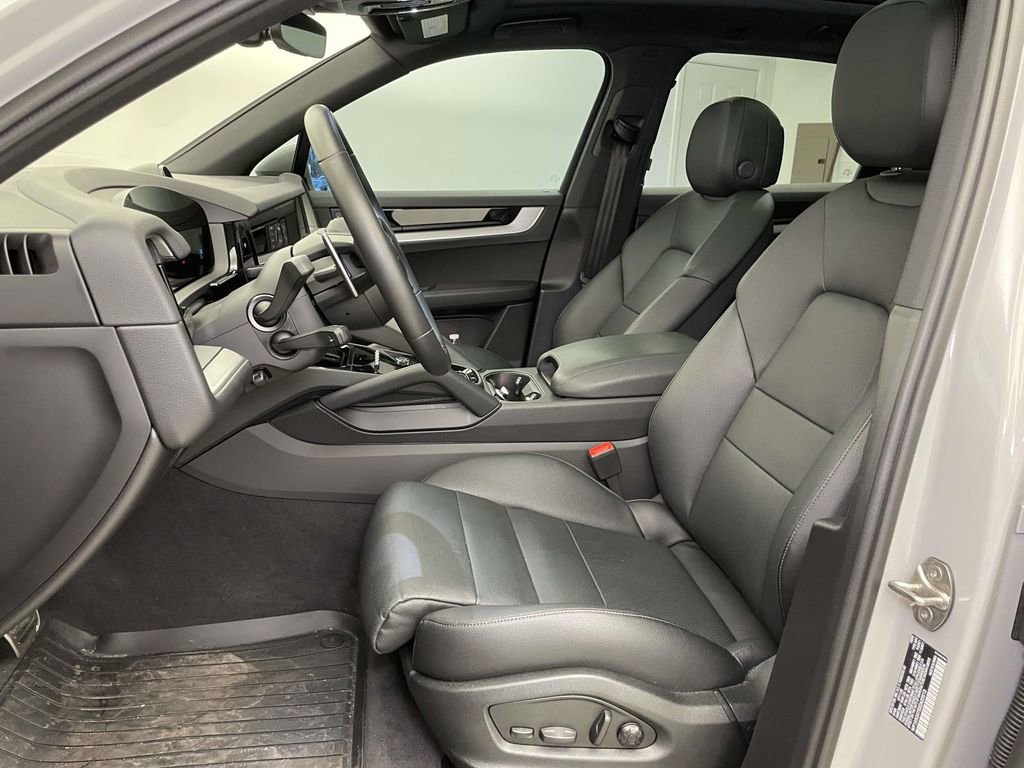 Used 2025 Porsche Cayenne S image 5