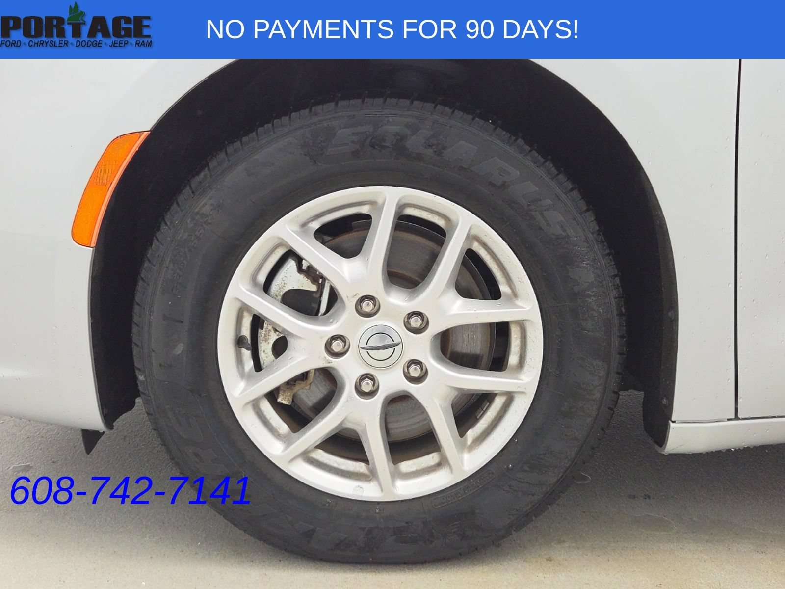 Used 2023 Chrysler Pacifica Touring-L FWD image 9