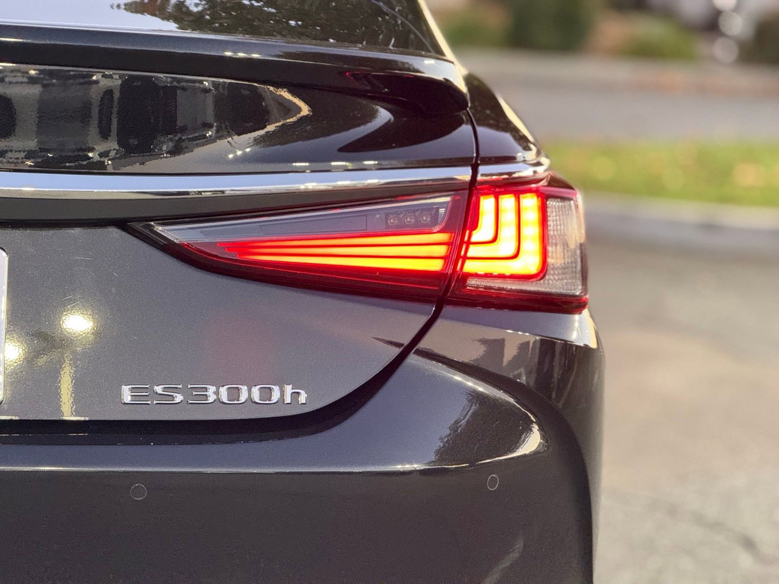 Used 2025 Lexus ES 300h w/ Premium Package image 14