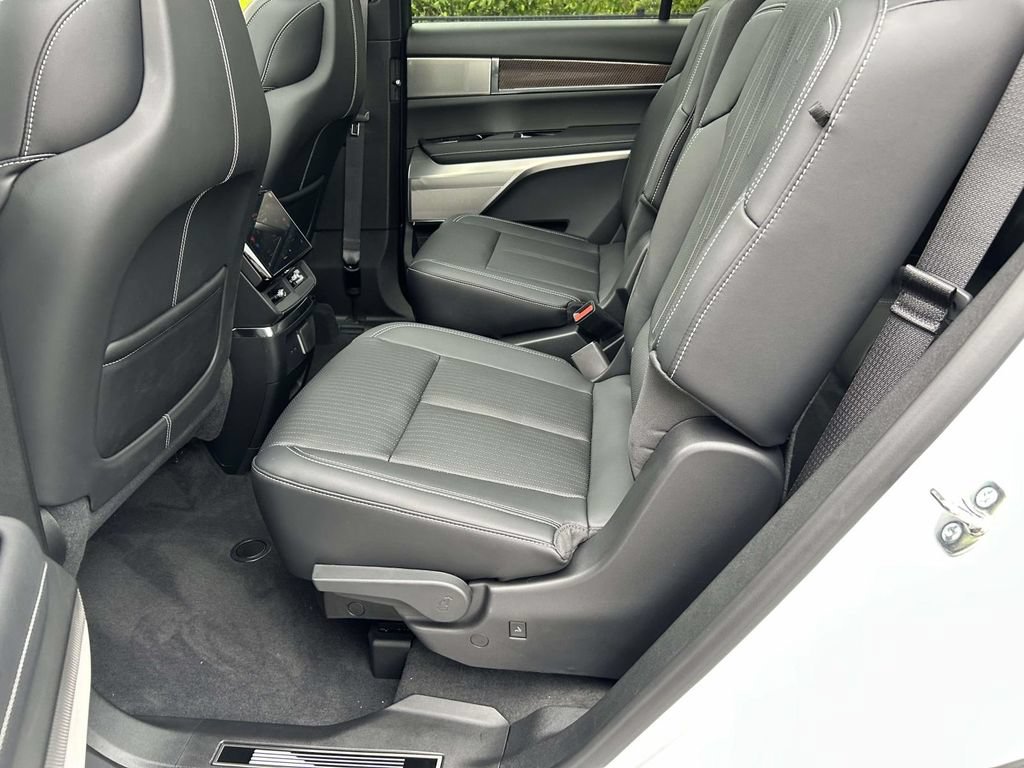 New 2027 Cadillac Vistiq Sport AWD/4WD image 13