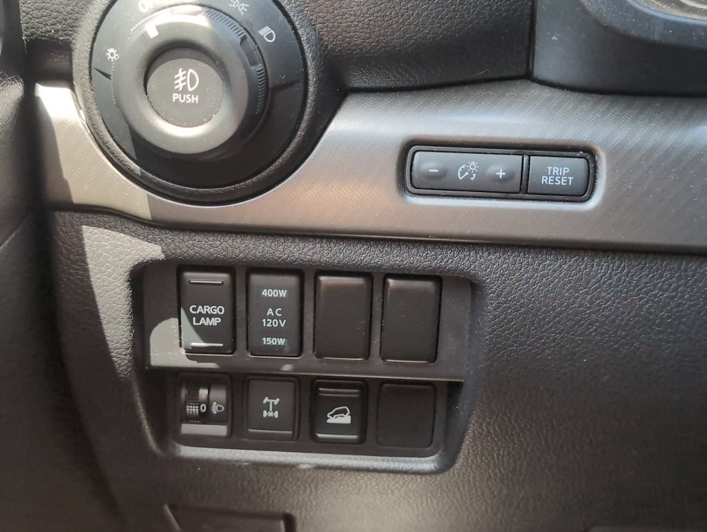 Used 2021 Nissan Titan PRO-4X w/ Pro-4x Convenience Package AWD/4WD image 21