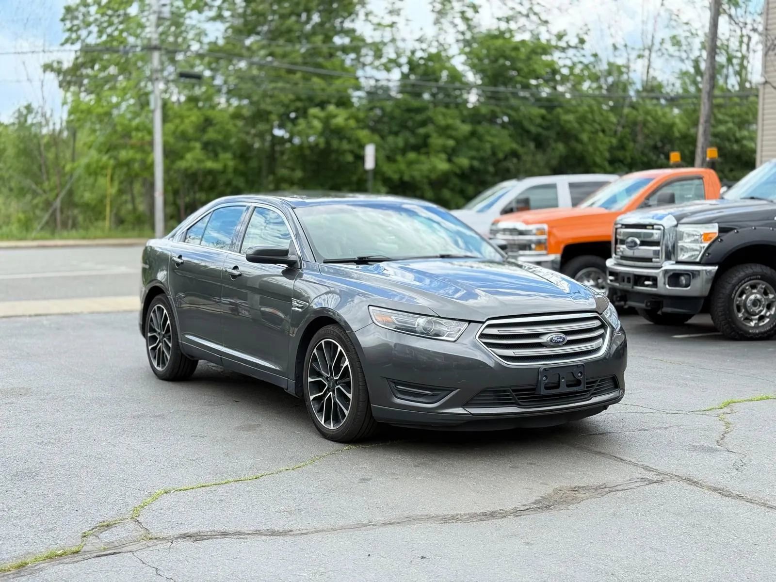 Used 2017 Ford Taurus SEL w/ Equipment Group 201A AWD/4WD image 4