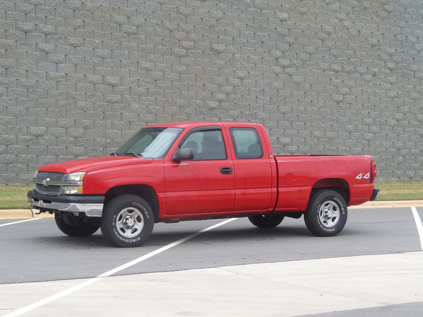 Used 2004 Chevrolet Silverado 1500 W/T AWD/4WD image 2