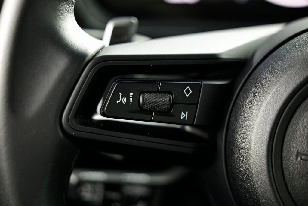 Certified 2025 Porsche Cayenne AWD/4WD image 36