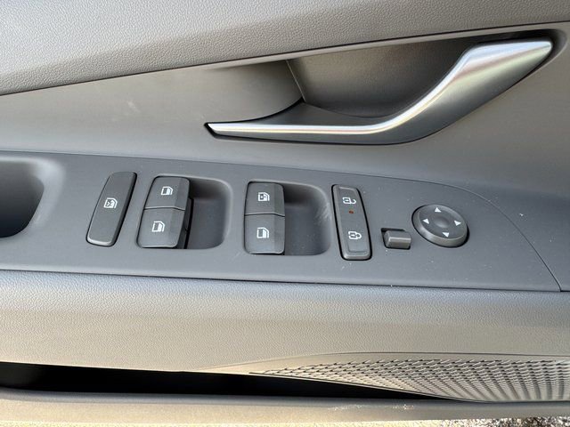 Used 2025 Hyundai Elantra Sport image 15