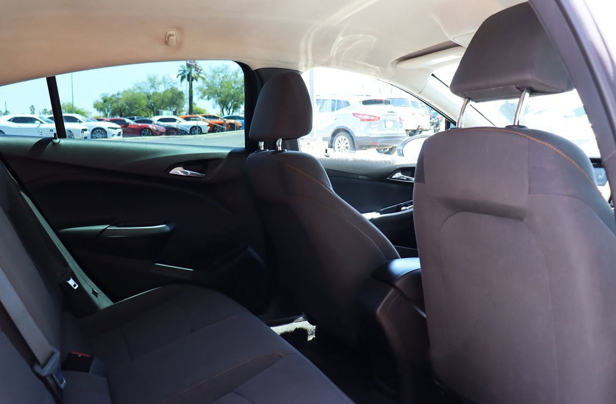 Used 2018 Chevrolet Cruze LS FWD image 28