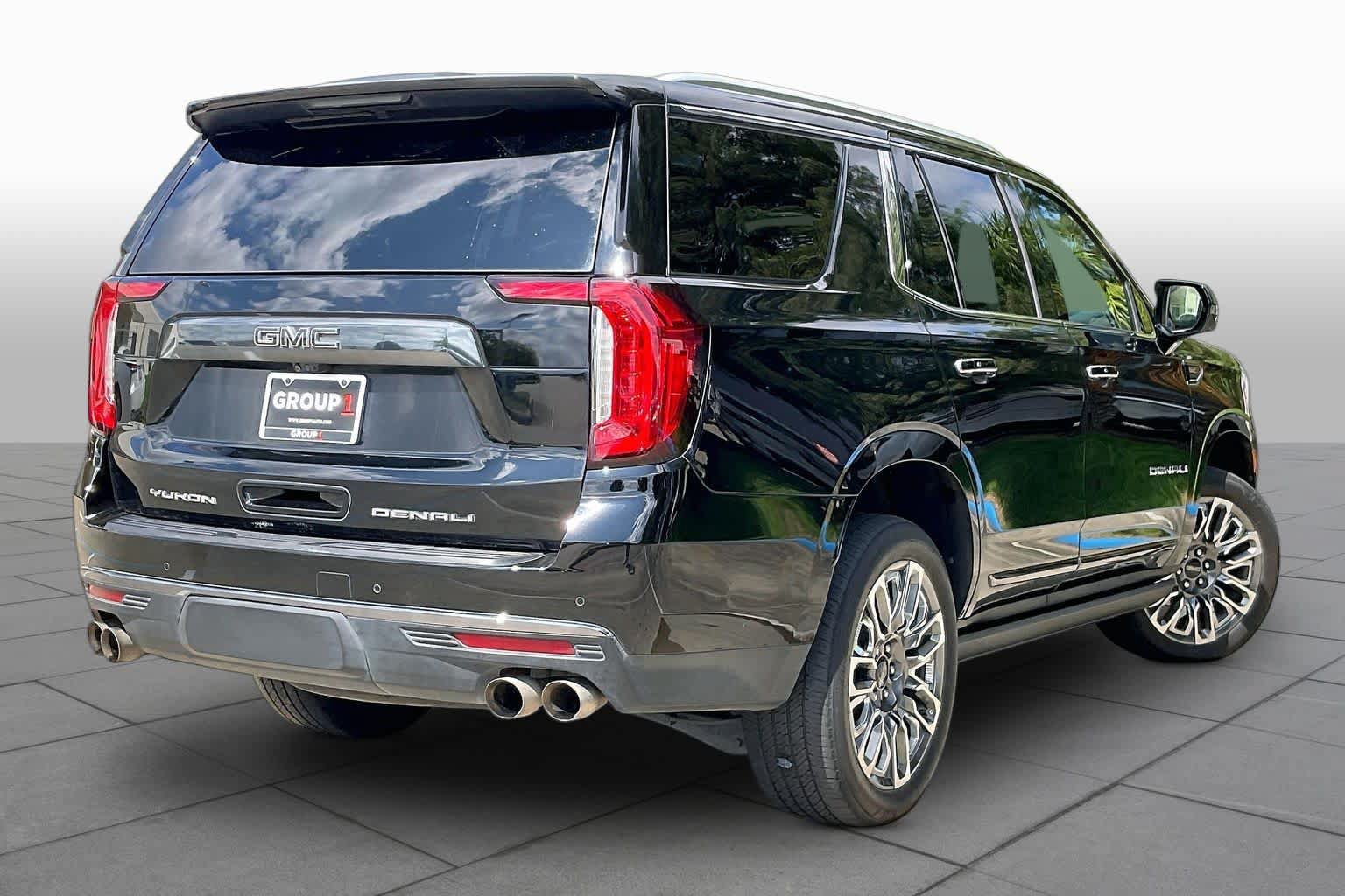 Used 2024 GMC Yukon Denali Ultimate AWD/4WD image 12