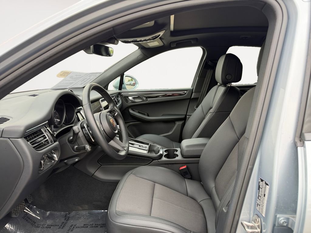 Used 2025 Porsche Macan image 15