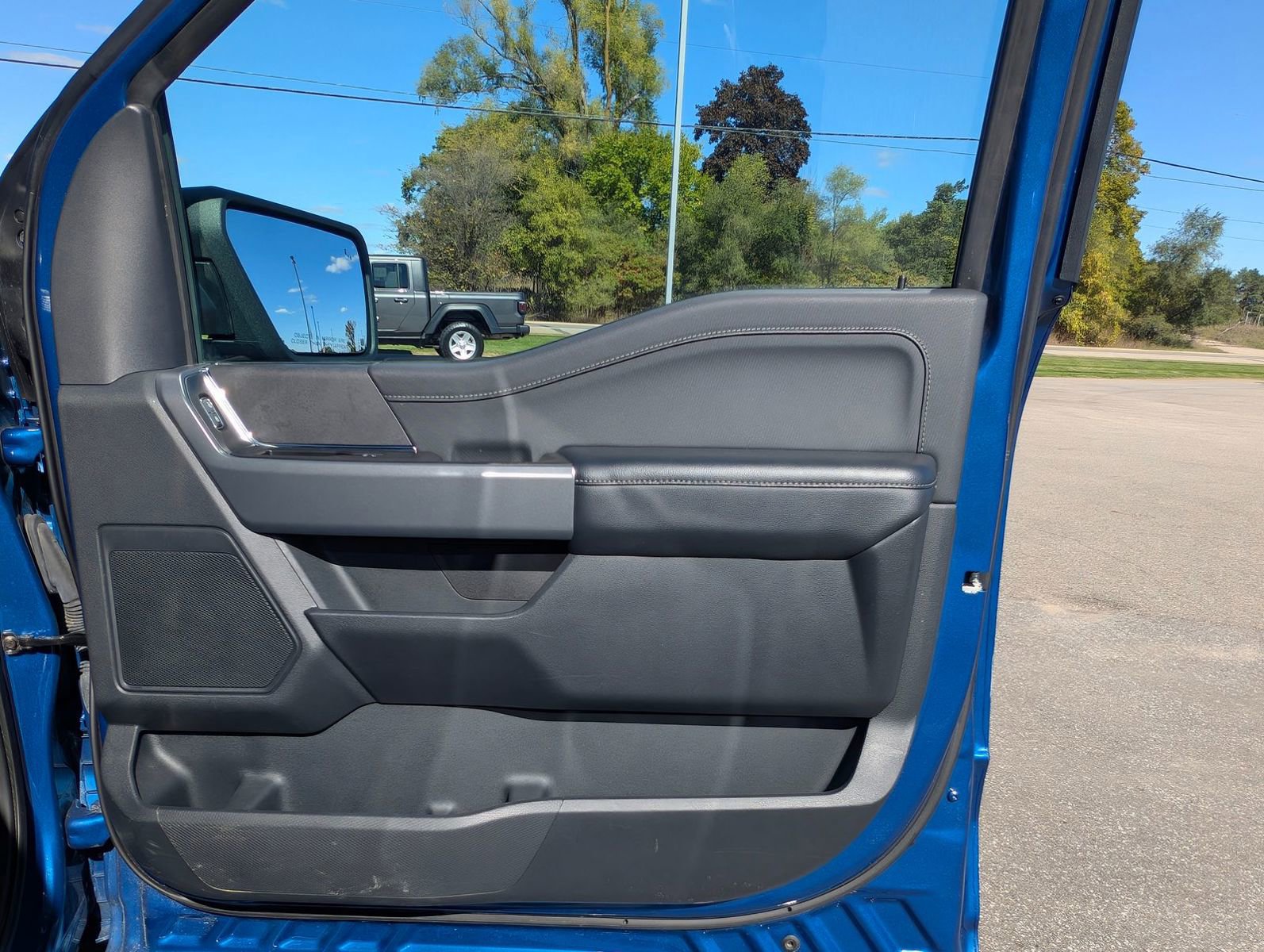 Used 2024 Ford F150 XLT w/ Mobile Office Package image 28