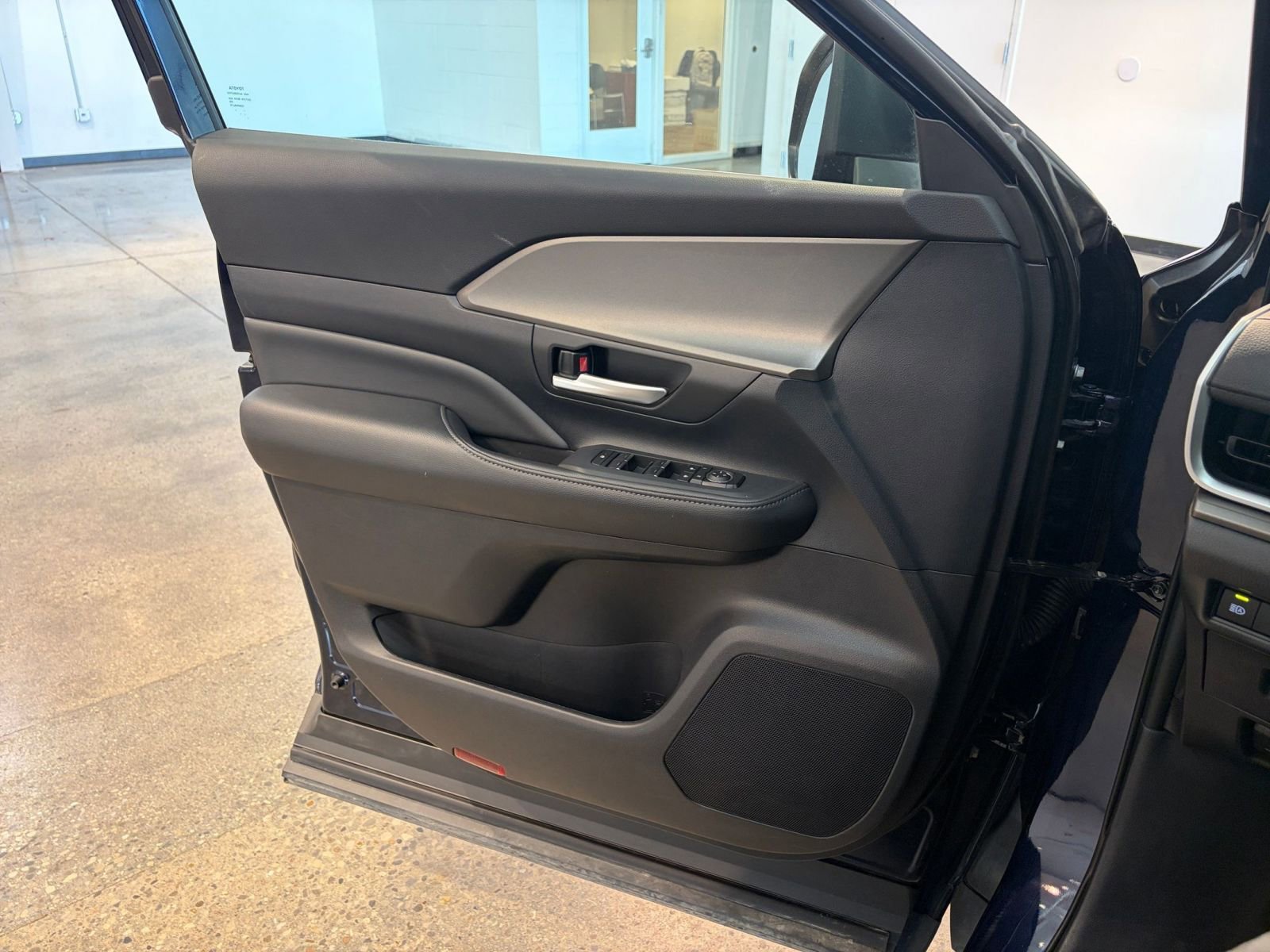 Used 2025 Toyota Grand Highlander FWD image 22