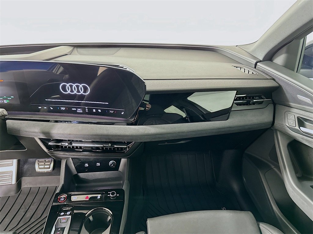 Used 2025 Audi SQ6 e-tron Premium Plus w/ Premium Plus image 16