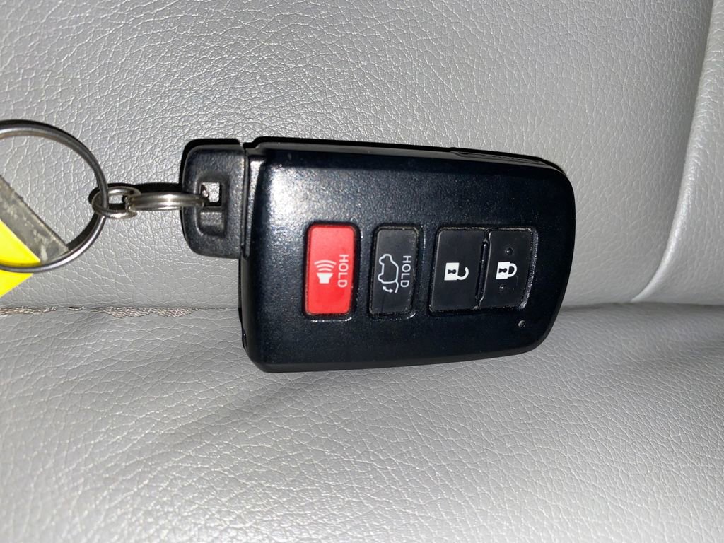 Used 2017 Toyota RAV4 Platinum w/ All Weather Liner Package AWD/4WD image 31