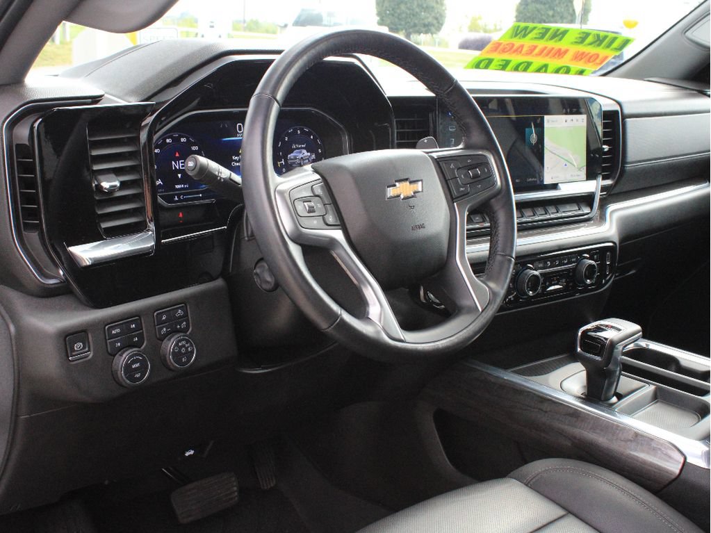 Used 2022 Chevrolet Silverado 1500 LTZ w/ LTZ Premium Package AWD/4WD image 12