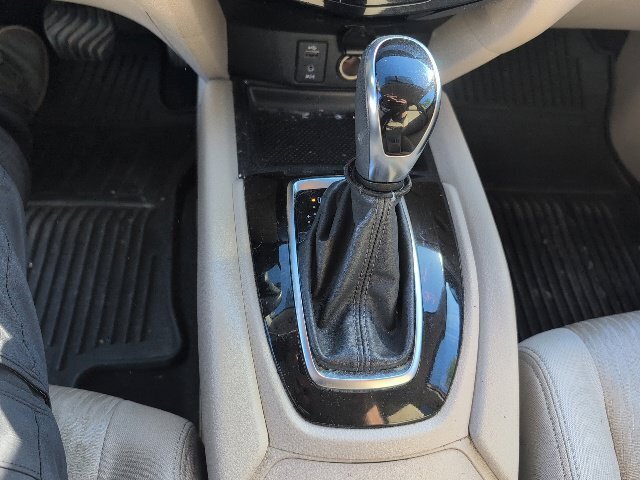Used 2017 Nissan Rogue SV AWD/4WD image 22
