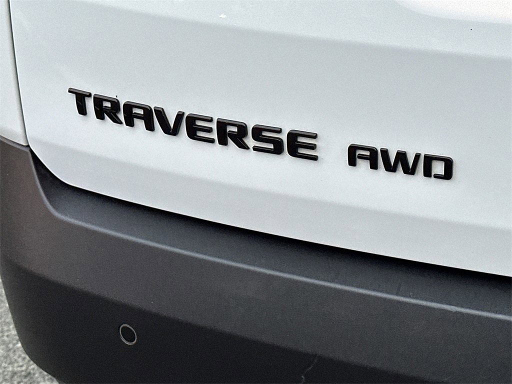 Used 2022 Chevrolet Traverse LT w/ Midnight/Sport Edition image 7