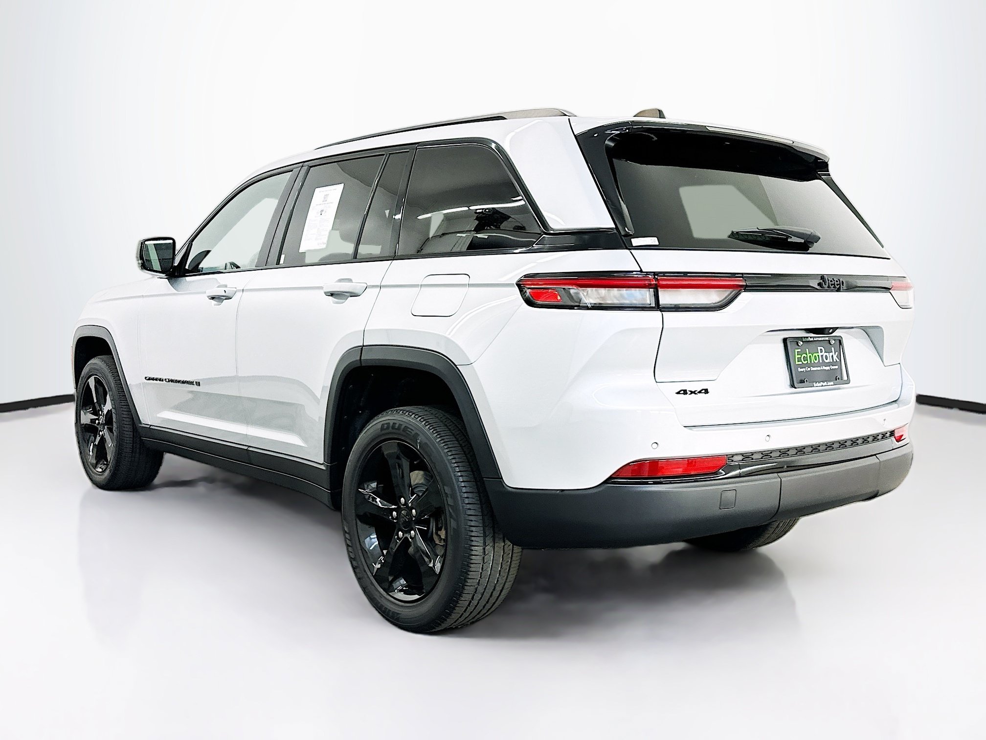 Used 2023 Jeep Grand Cherokee Altitude AWD/4WD image 5