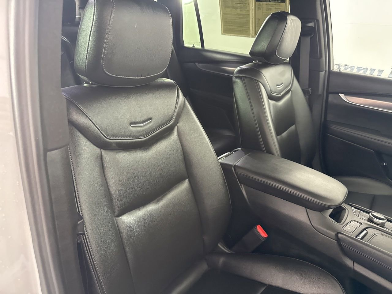 Used 2024 Cadillac XT6 Luxury w/ LPO, Floor Liner Package image 30